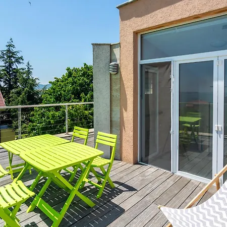 Happy-U House - Modern Sea View Retreat For Every Seasons بيت للعطل تشيرنوموريتس