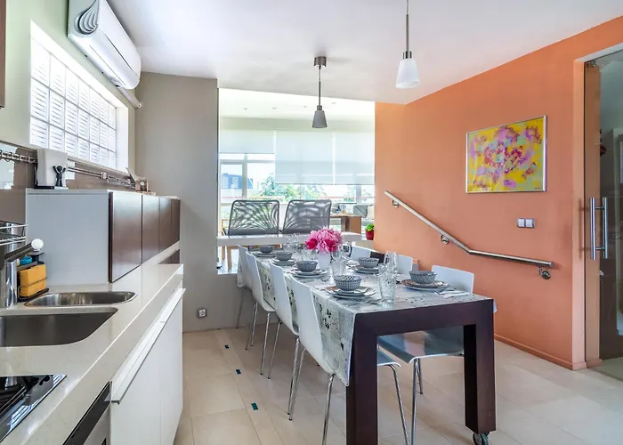 Happy-u House - Modern And With Stunning View Ferienhaus *