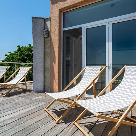 Happy-U House - Modern Sea View Retreat For Every Seasons